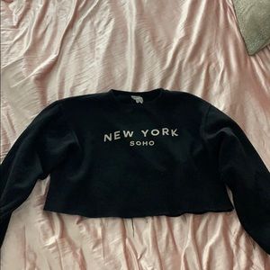black long sleeve crop top shirt